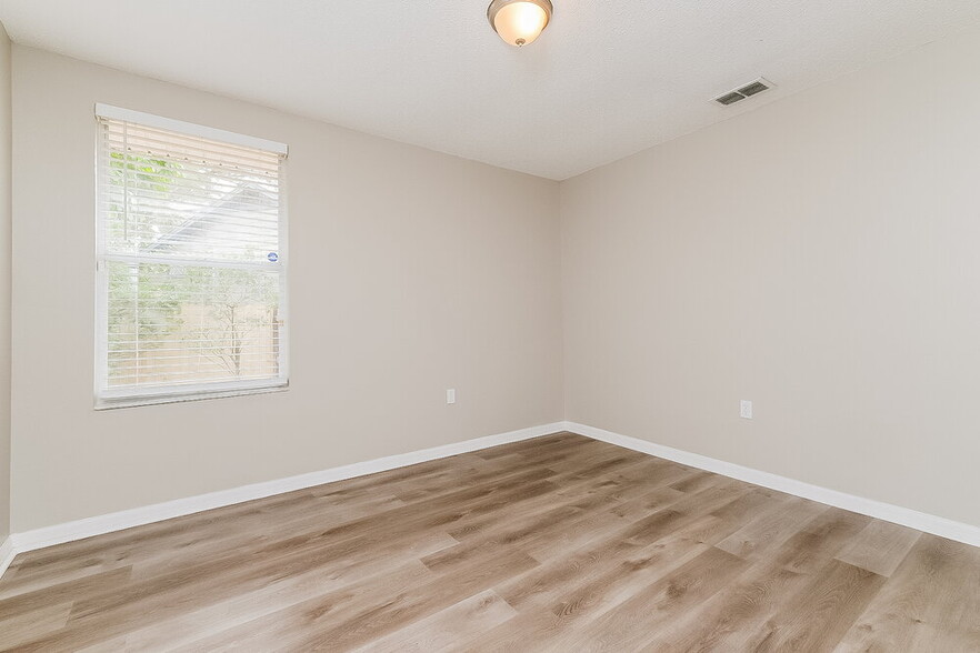 Building Photo - 807 Greenbelt Cir