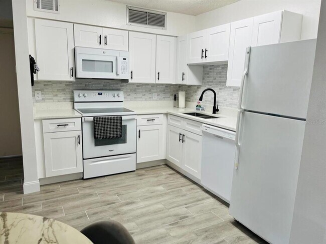 Building Photo - 345 Forestway Cir