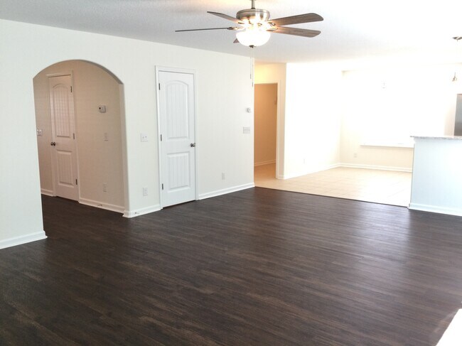 Building Photo - 202 Sterling Dr