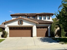 Building Photo - 660 Camino de la Luz