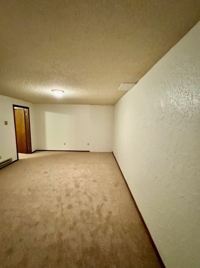 Building Photo - 1605 W Koch St