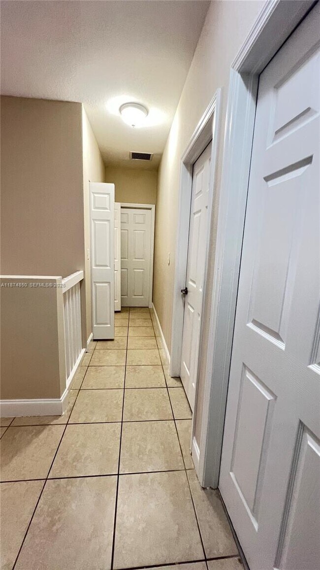 Building Photo - 370 NE 34th Ave