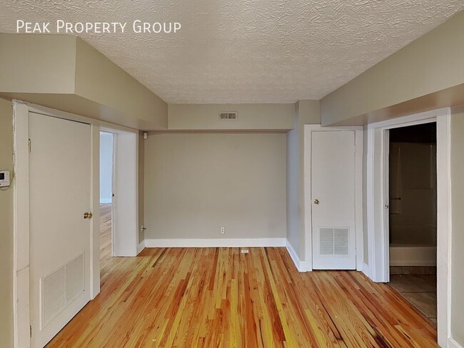 Building Photo - 77 1/2 E. 7th Avenue-