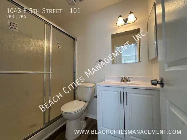 Building Photo - 1043 E 5th St