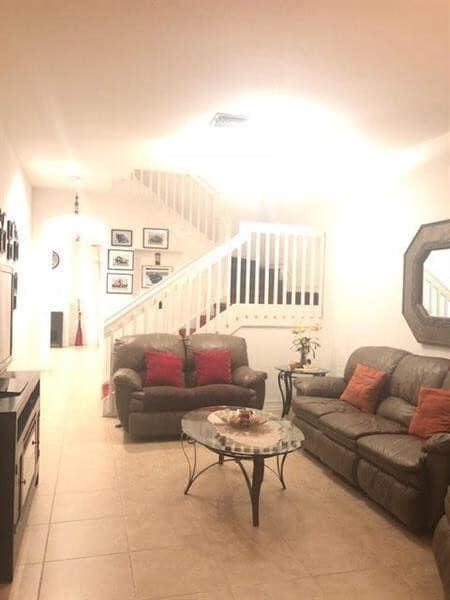 Building Photo - 6903 Julia Gardens Dr