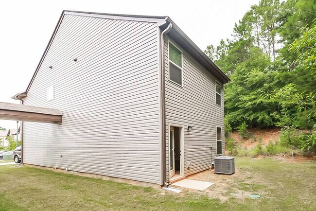 Building Photo - Charming 3