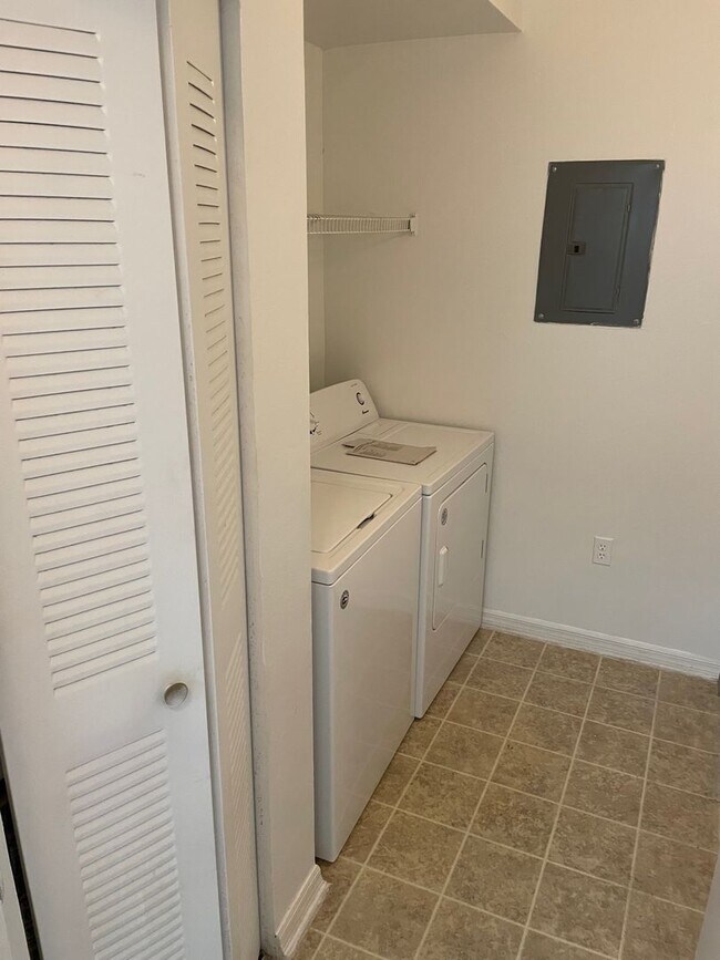 Building Photo - Luxury property. One bedroom condo