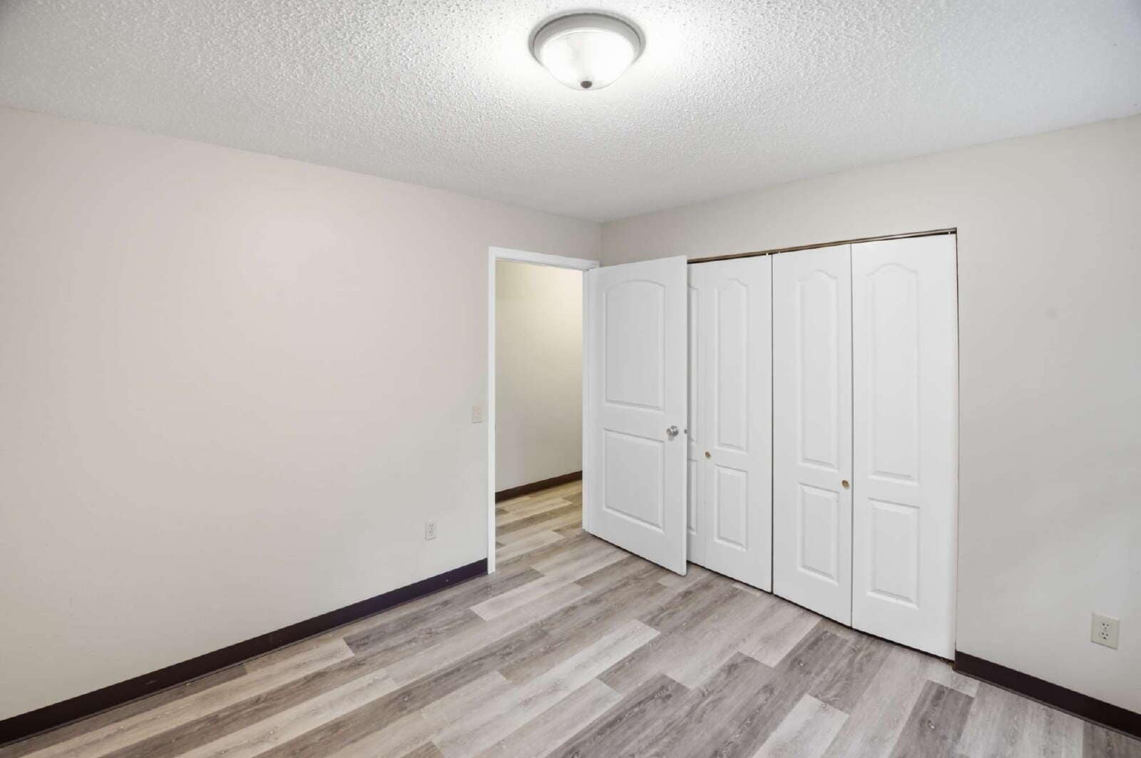 Building Photo - 3321 Echo Dells Ave