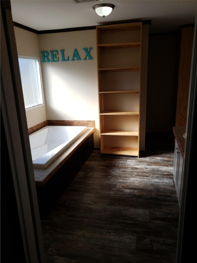 Building Photo - 132 Granbury
