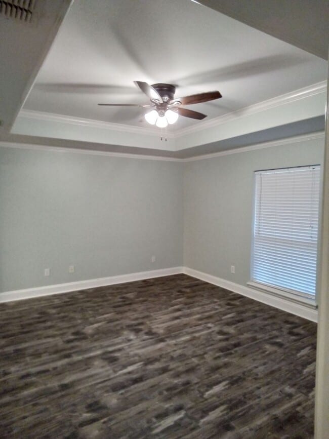 Building Photo - ****Woodlake South****MUST SEE**