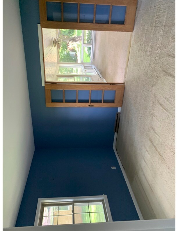 Building Photo - 12400 Laurel Ln