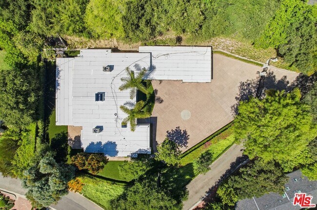 Building Photo - 999 Casiano Rd
