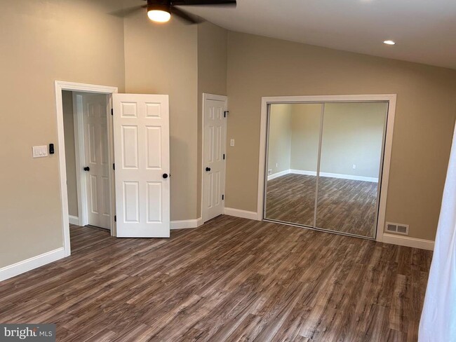 Building Photo - 287 Knoll Dr