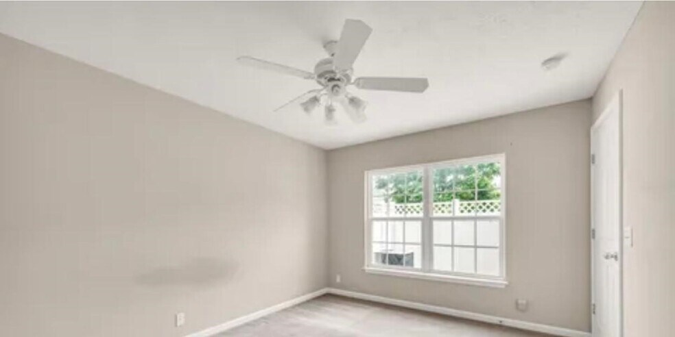 On suite (First Floor) - 182 Antler Ridge Cir