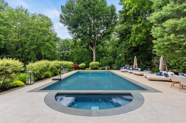 Building Photo - 4220 Purchase St