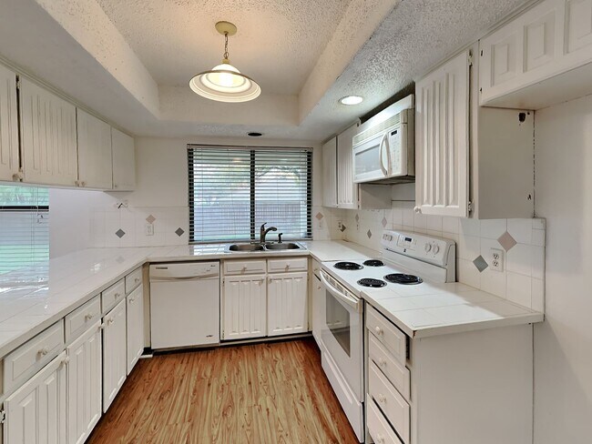 Building Photo - 3033 Mossy Oak Ln