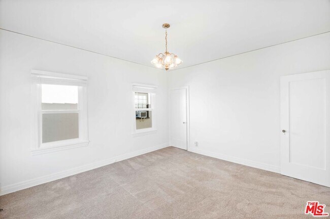 Building Photo - 643 S Detroit St