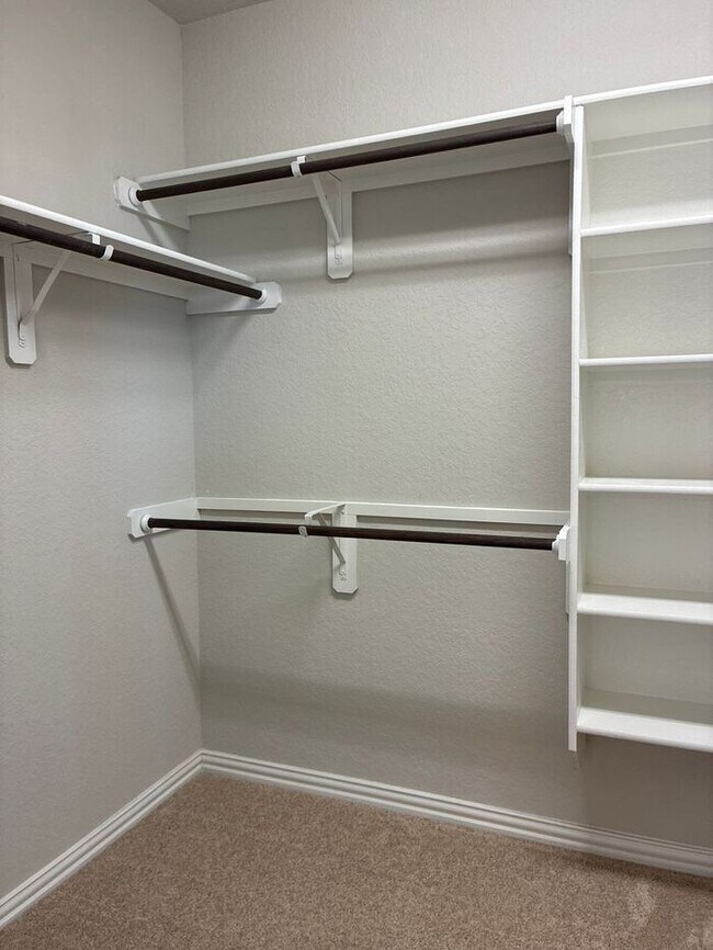 Building Photo - !! MOVE IN SPECIAL: Get 50% OFF!! 4BR/3BA House • In-Unit W/D • Attached Garage  • Backyard in Sa...