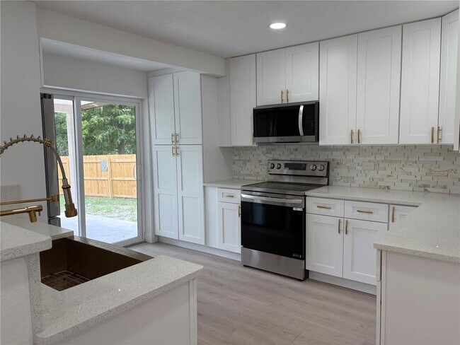 Building Photo - 12909 Forest Hills Dr
