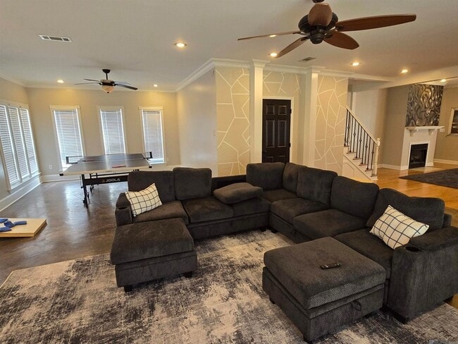 Building Photo - 9235 Worthington Lake Ave