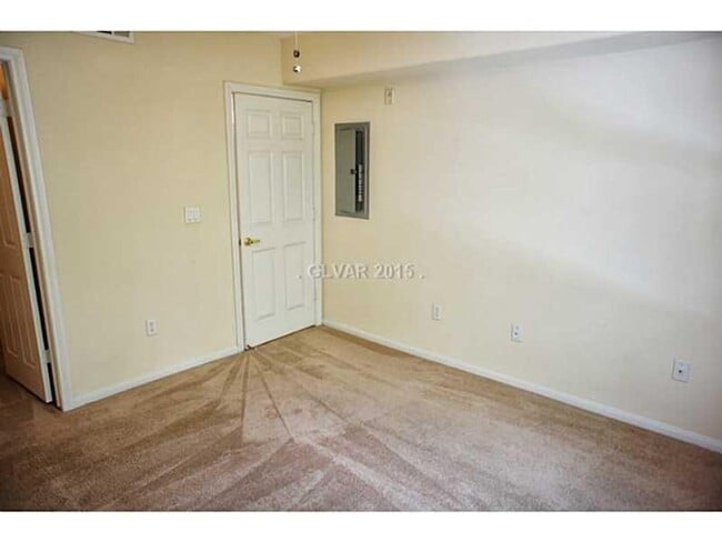 Building Photo - Cozy 1 Bedroom Condo in SW