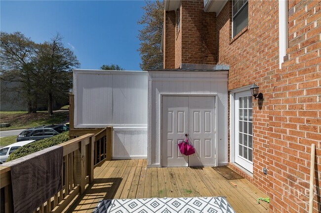 Building Photo - 156 Sleepy Creek Dr