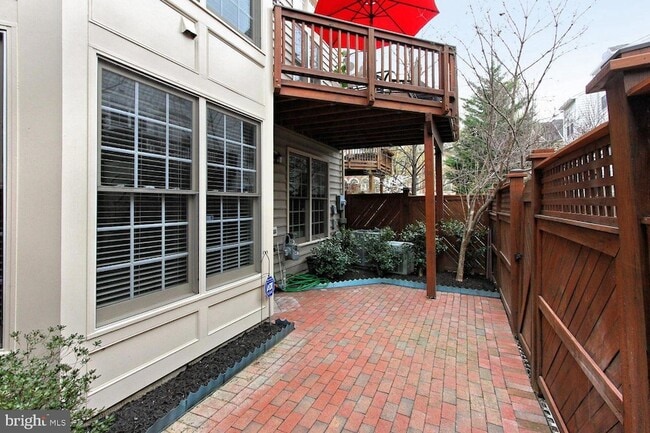 Building Photo - 5238 Bessley Pl