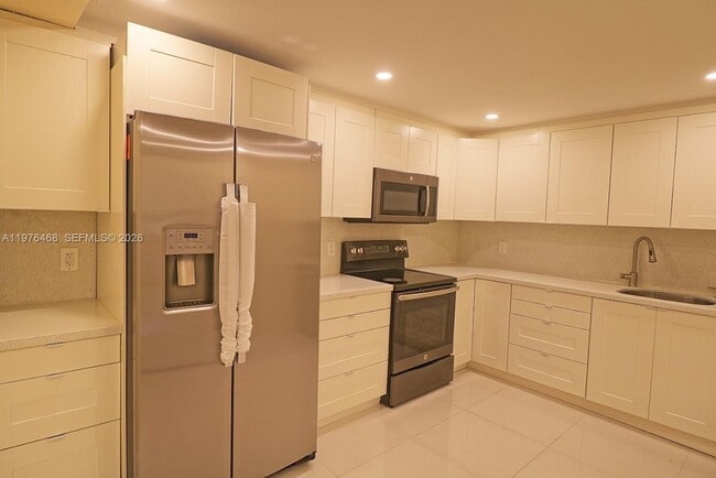 Building Photo - 16500 Golf Club Rd