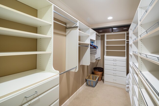 Building Photo - 1170 Kaumailuna Pl