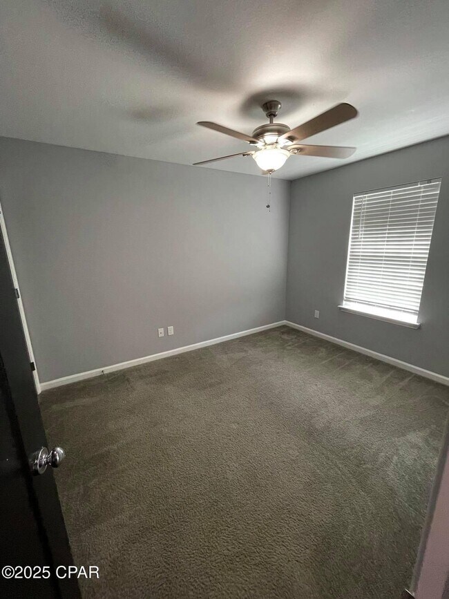 Building Photo - 245 Woodlawn Ct