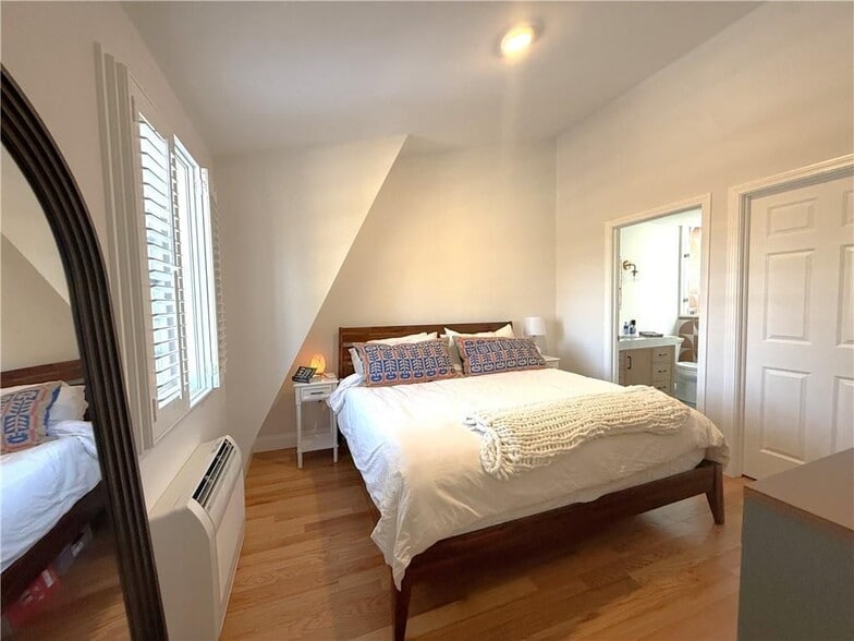 Building Photo - 4 Cliff Ave