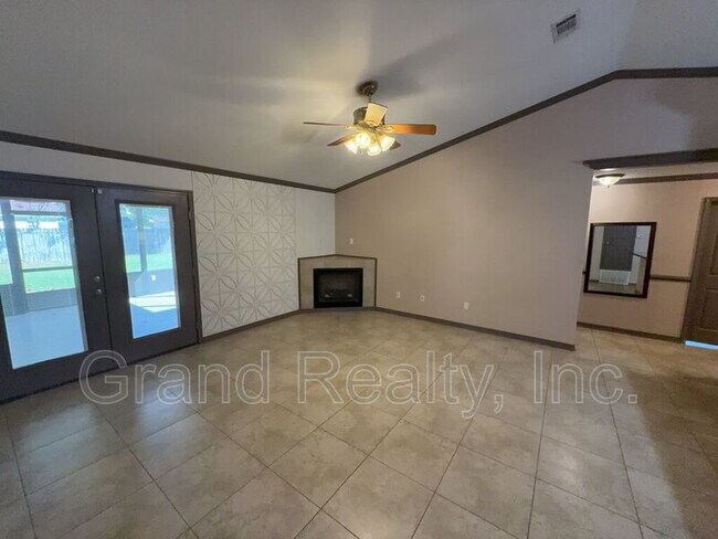 Building Photo - 5022 Patterson Ln