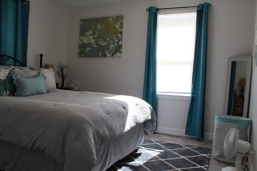 Master Bedroom - 1395 Ross Ave