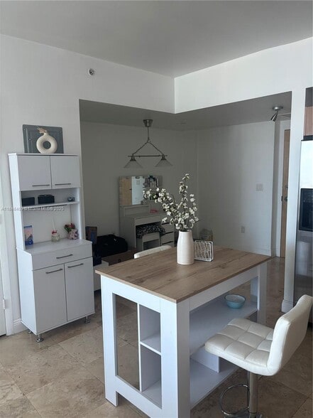 Building Photo - 350 S Miami Ave