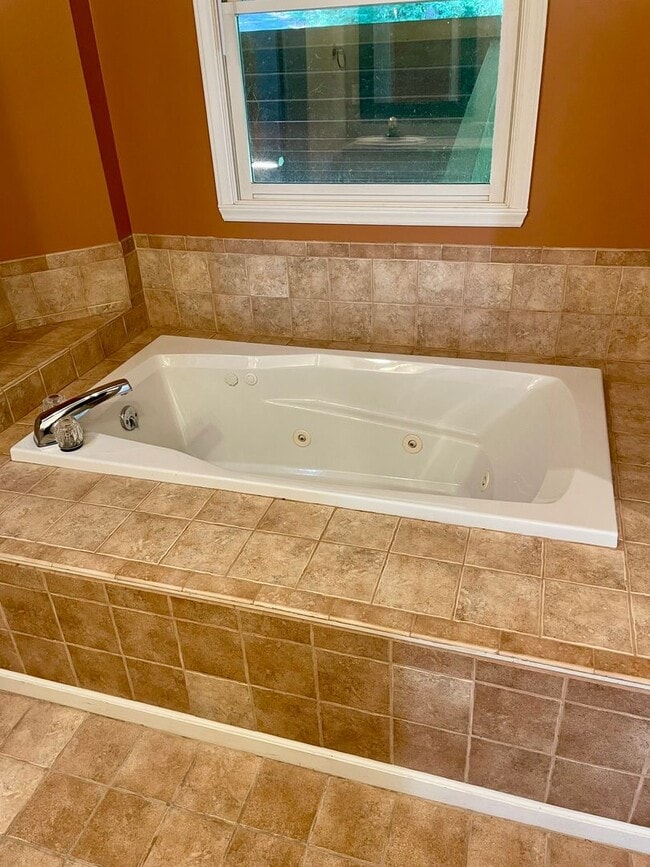 Building Photo - 418 Summit View Rd