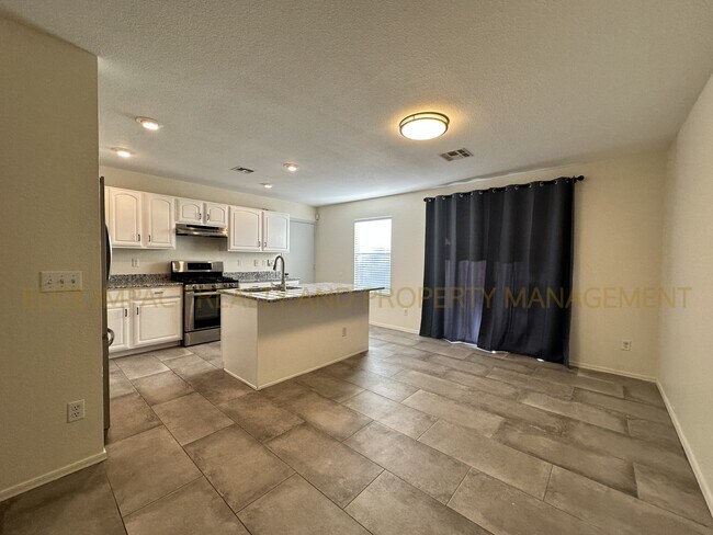 Building Photo - 3505 N Sierra Springs Dr