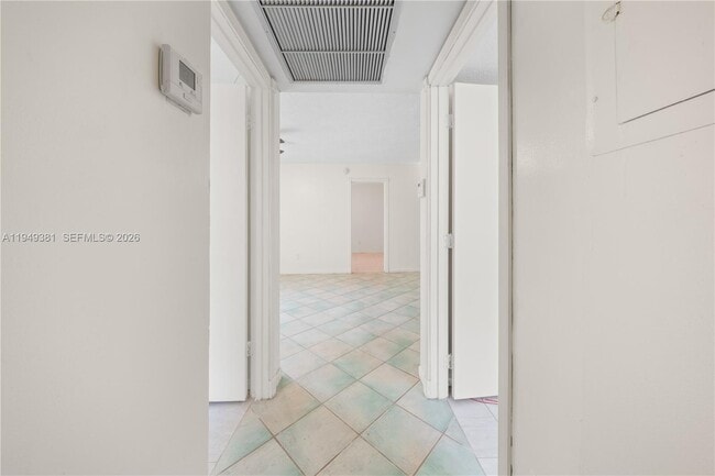 Building Photo - 20905 NE 8th Ct