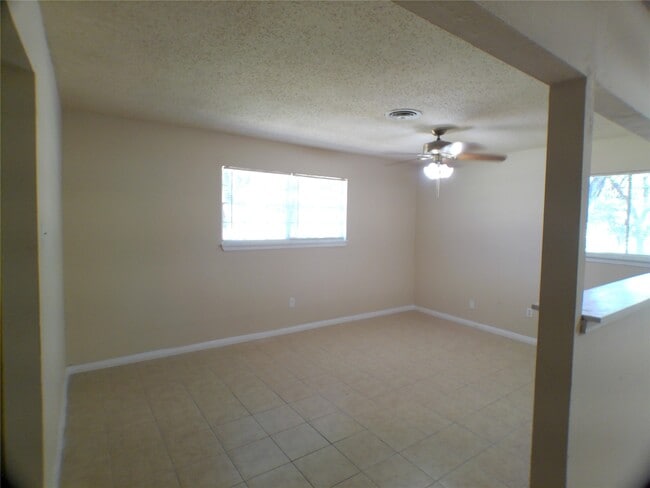 Building Photo - 1301 Glenmore Dr