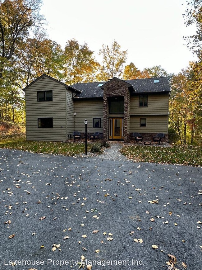 4 br, 4 bath House 1857 Friedensburg Road 1857 Friedensburg Rd