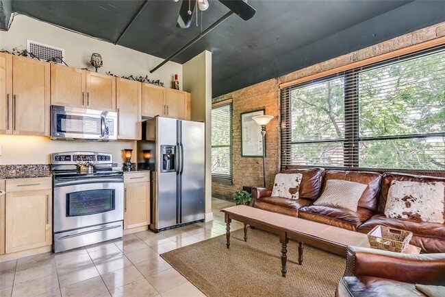 Building Photo - Beautiful 1 Bed- 1 Bath in Houston Place L...