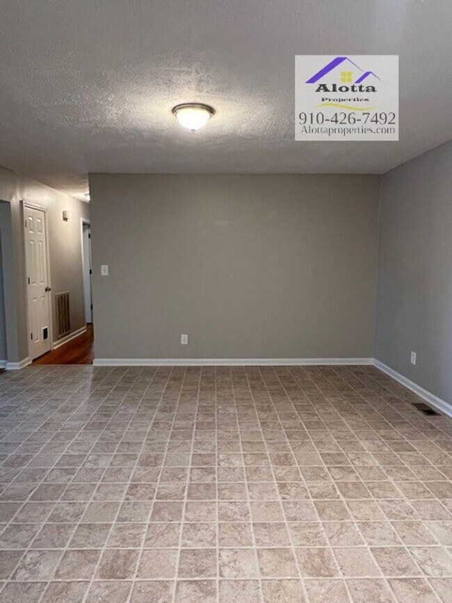 Building Photo - 3662 Golfview Rd