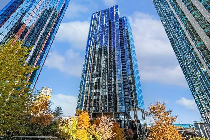 Building Photo - 211 N Harbor Dr