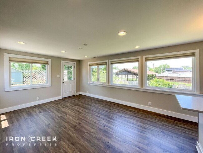 Building Photo - 21 Brevard Rd