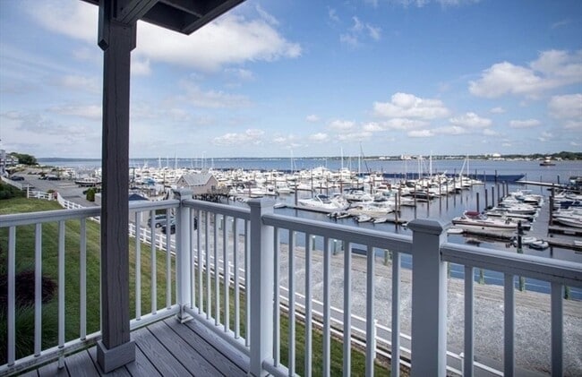 Building Photo - 700 Shore Dr