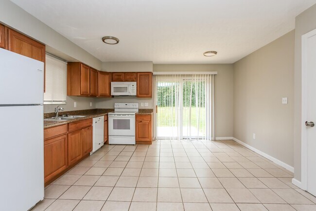 Building Photo - 1335 Birch Dr