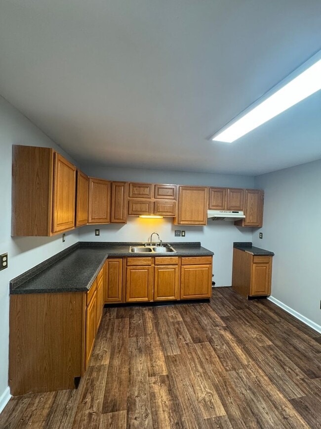 Building Photo - 1581 Roberts Rd