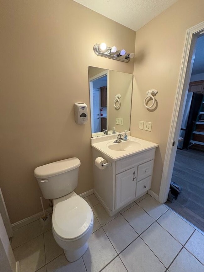 Building Photo - Three bedroom two bathroom home for rent