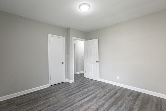 Building Photo - 5107 Sunbeam Ave