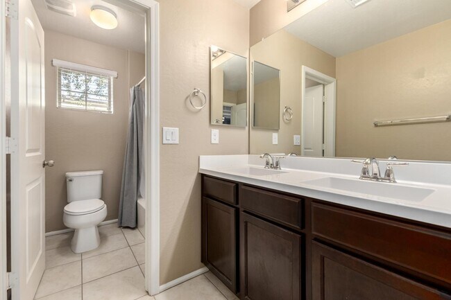 Building Photo - 7742 W Palm Ln