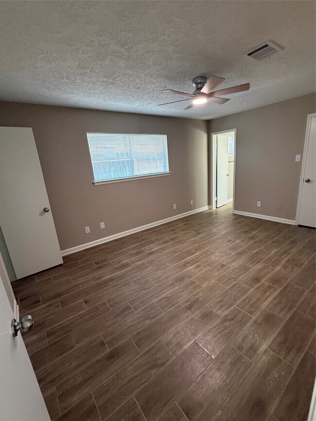 Building Photo - 4210 Steep Rock Dr